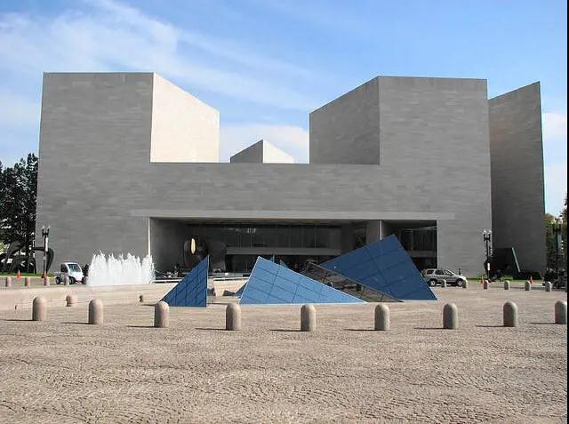 博物館設(shè)計-交互式多媒體設(shè)備在博物館設(shè)計中的應(yīng)用插圖